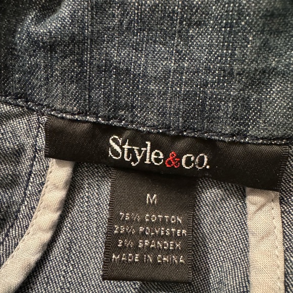 Style & Co Crop BlueJean Jacket with big buttons and has pockets, Size Medium - Picture 11 of 14